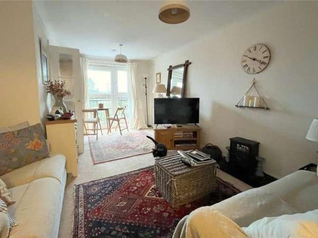 Flat for sale in Highcliffe