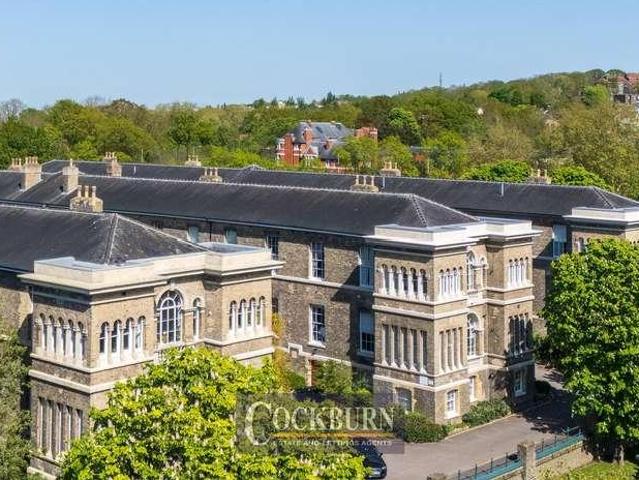 Flat for sale in Shooters Hill, Greater London