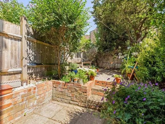 Flat for sale in London Borough of Lewisham, Brockley