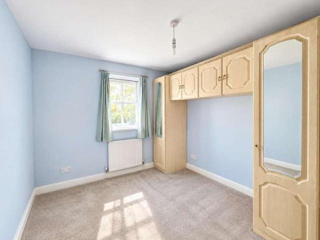 Flat for sale in Yeading, Greater London