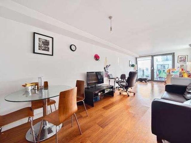 Flat for sale in Slough