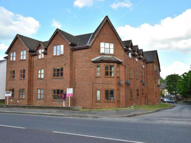Flat for sale in Red Hill, Surrey