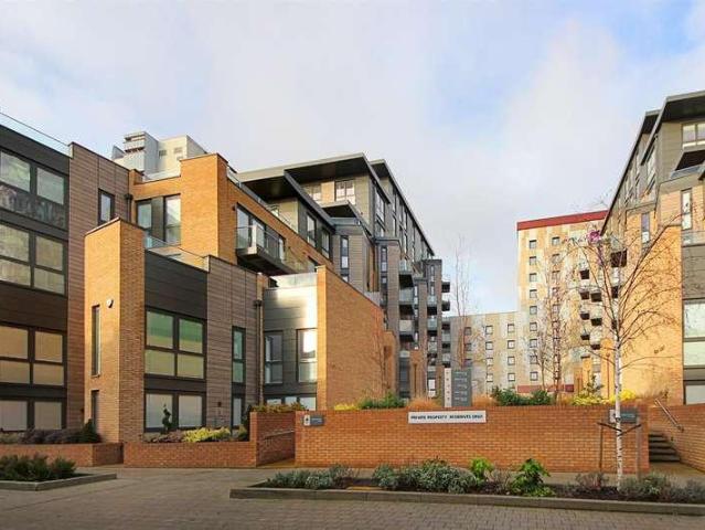 Flat for sale in Brentford, London Borough of Hounslow