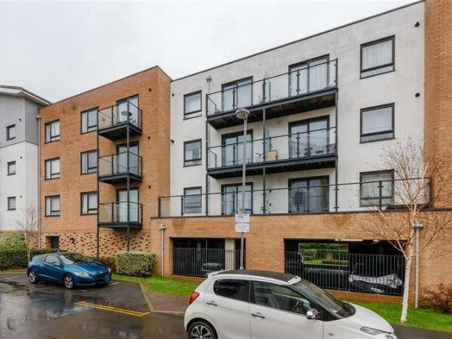 Flat for sale in Monks Orchard, Kent