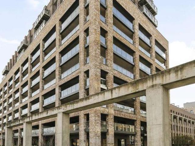 Flat for sale in Upton Park, Greater London