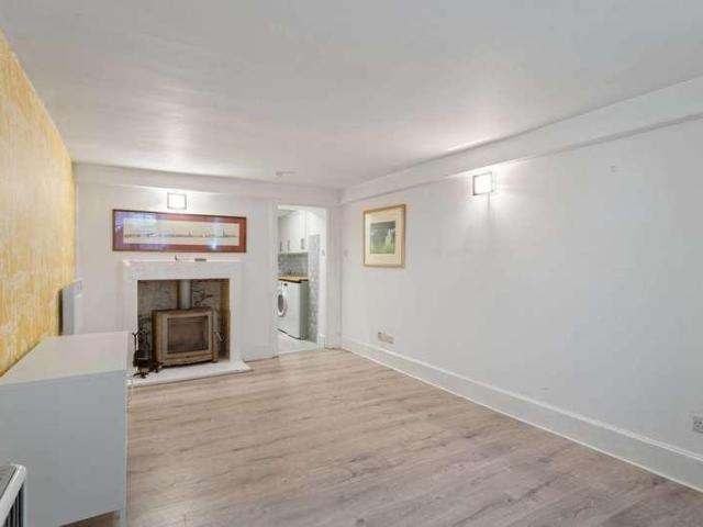 Flat for sale in Canonmills, Scotland