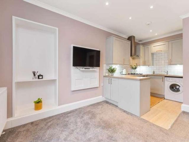Flat for sale in Kilmacolm, Scotland