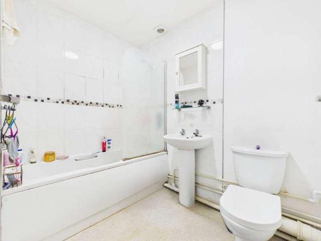 Flat for sale in Lancing, Adur