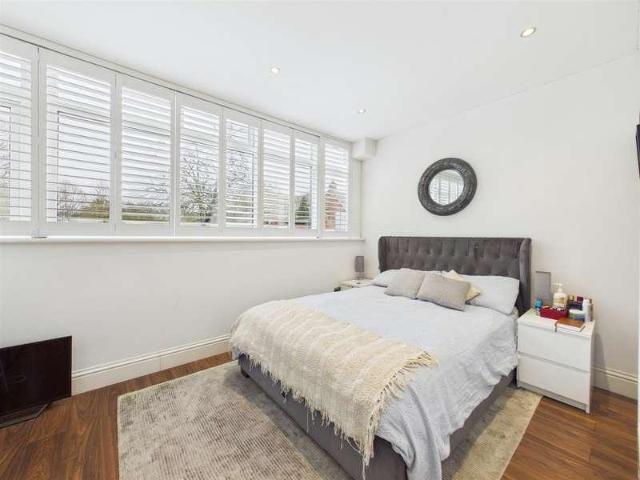Flat for sale in Greater London