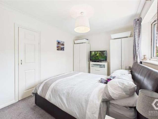 Flat for sale in Perryfields, West Sussex