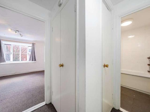 Flat for sale in London Borough of Merton, Mitcham