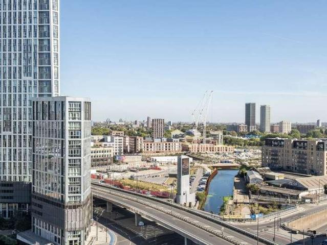 Flat for sale in Bow, Greater London