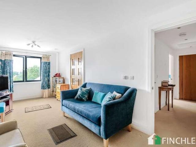 Flat for sale in Potters Bar
