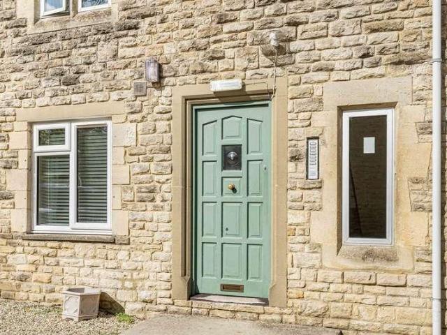 Flat for sale in Chesterton, Cotswold