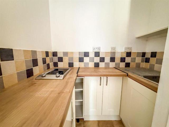 Flat for sale in Holland-on-Sea, Dale Hill
