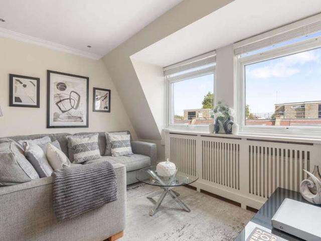 Flat for sale in Brompton, Greater London