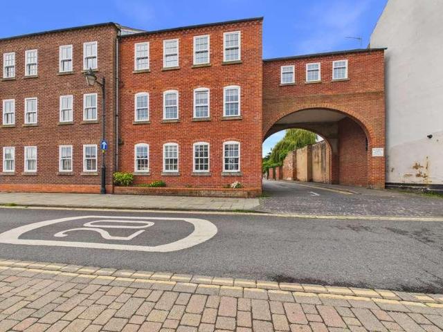 Flat for sale in Catchems End, Wyre Forest