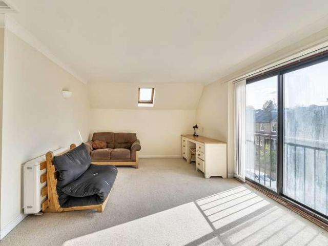 Flat for sale in Sunnymead, The Slade