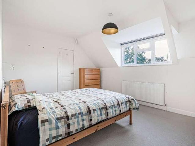 Flat for sale in Holloway Hill, Waverley