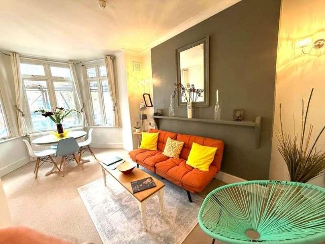 Flat for sale in Mapesbury, Greater London