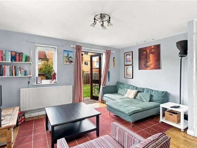 Flat for sale in London Borough of Wandsworth, Greater London