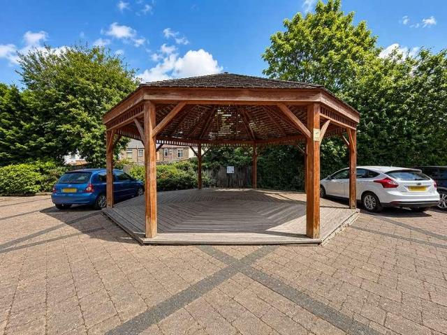 Flat for sale in Alton Barnes, Essex