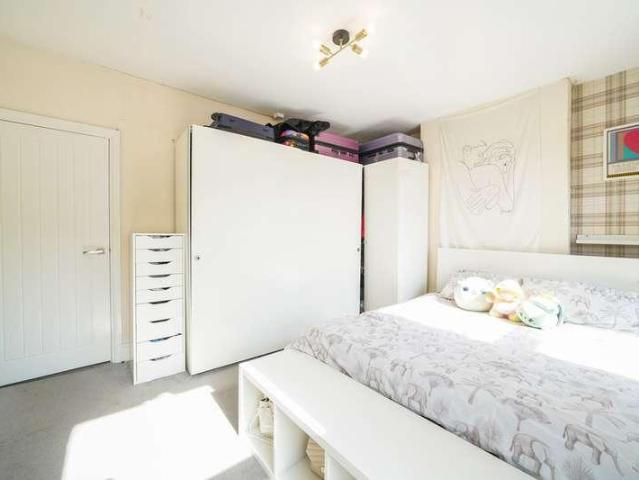 Flat for sale in London Borough of Croydon, Selhurst