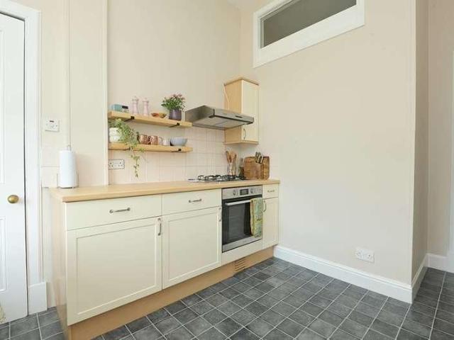 Flat for sale in Hillside, Leith