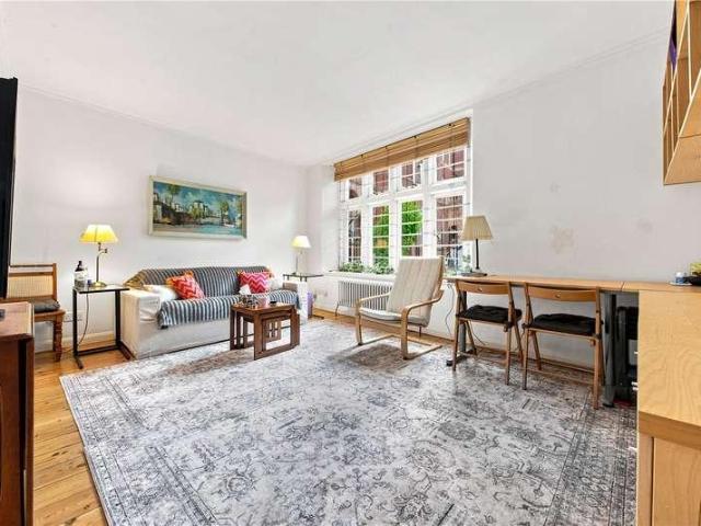 Flat for sale in Bloomsbury, Greater London