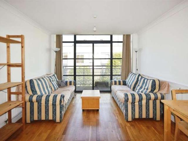 Flat for sale in London Borough of Hounslow, Greater London