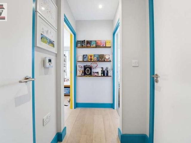Flat for sale in London Borough of Hounslow, Greater London