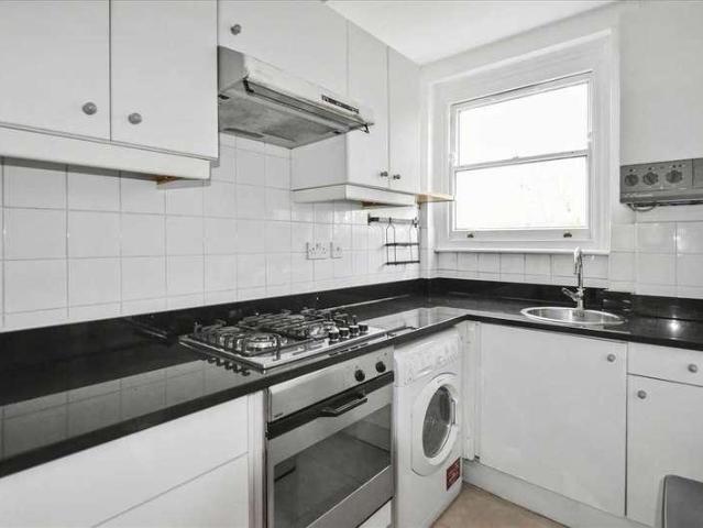 Flat for sale in London Borough of Hounslow, Greater London