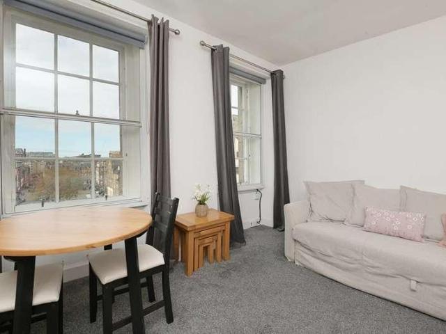 Flat for sale in Old Town, Scotland