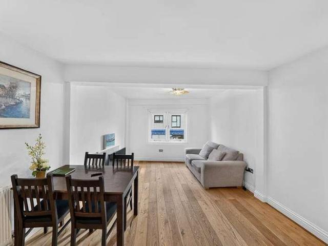 Flat for sale in Hammersmith, Greater London