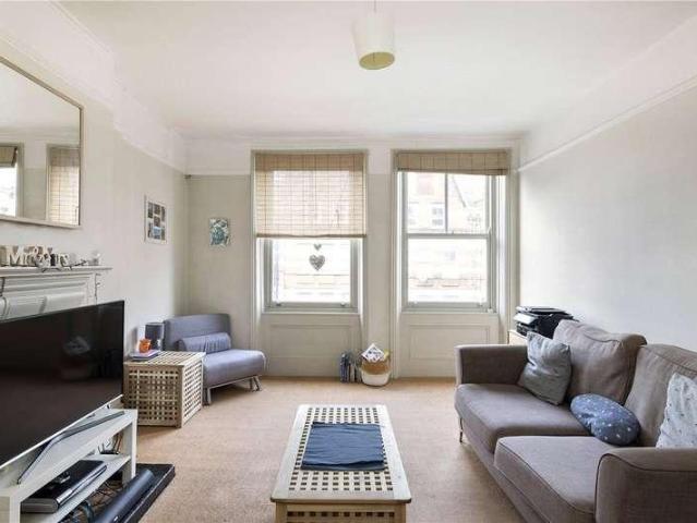 Flat for sale in Streatham, Greater London