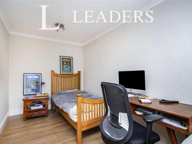 Flat for sale in Broadwater Down, Sandown Park