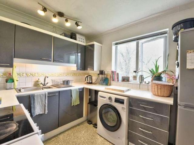 Flat for sale in Henley-on-Thames, Berrick Salome
