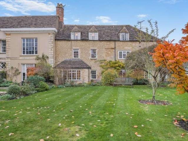 Flat for sale in Chesterton, Fossebridge