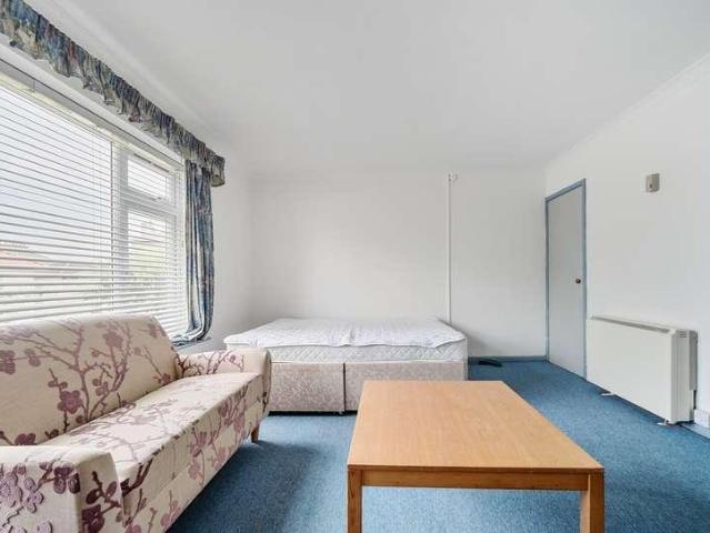 Flat for sale in Feckenham, City Of Bristol