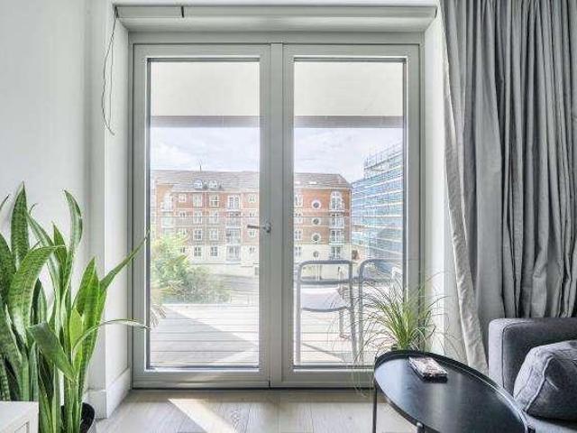 Flat for sale in Newtown, Reading