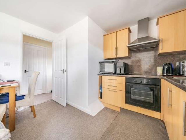 Flat for sale in Deer Park, Black Bourton