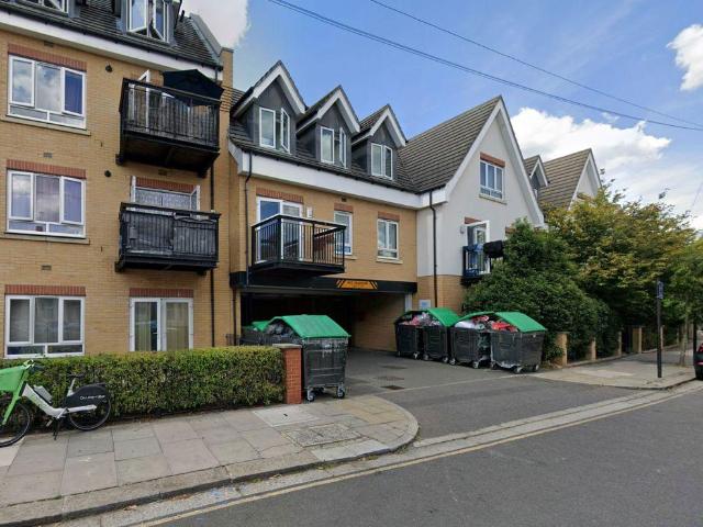Flat for sale in Southall Green, Greater London