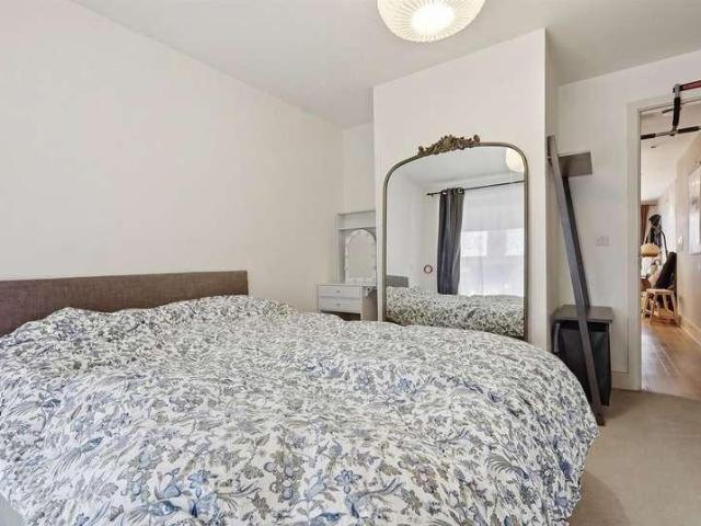 Flat for sale in Bethnal Green, Greater London
