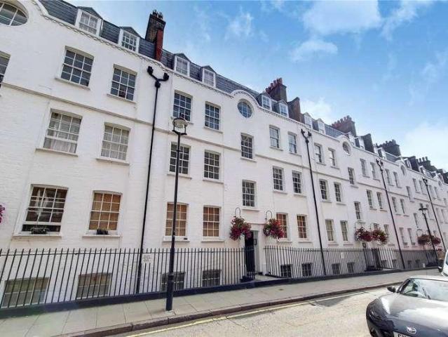 Flat for sale in Paddington, Greater London