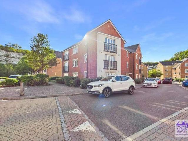 Flat for sale in Strood, Medway