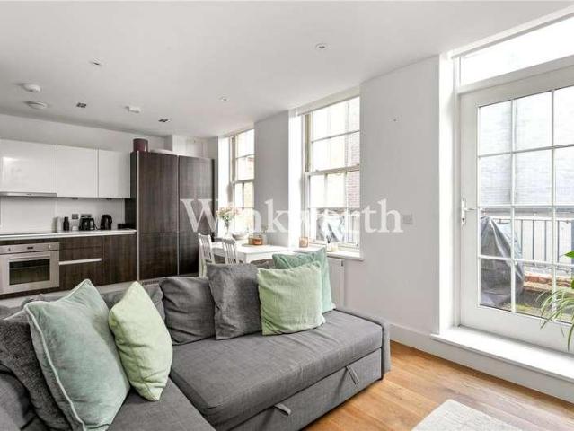 Flat for sale in Palmers Green, Greater London