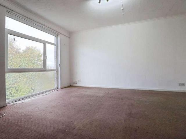 Flat for sale in Llandough