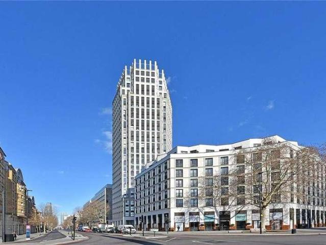 Flat for sale in Elephant and Castle, Greater London