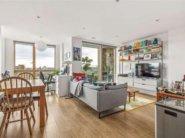 Flat for sale in Stoke Newington, Greater London