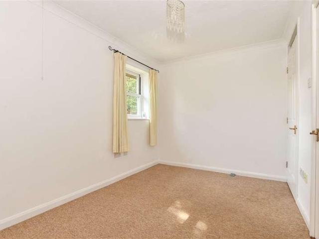 Flat for sale in Oad Street, Kent